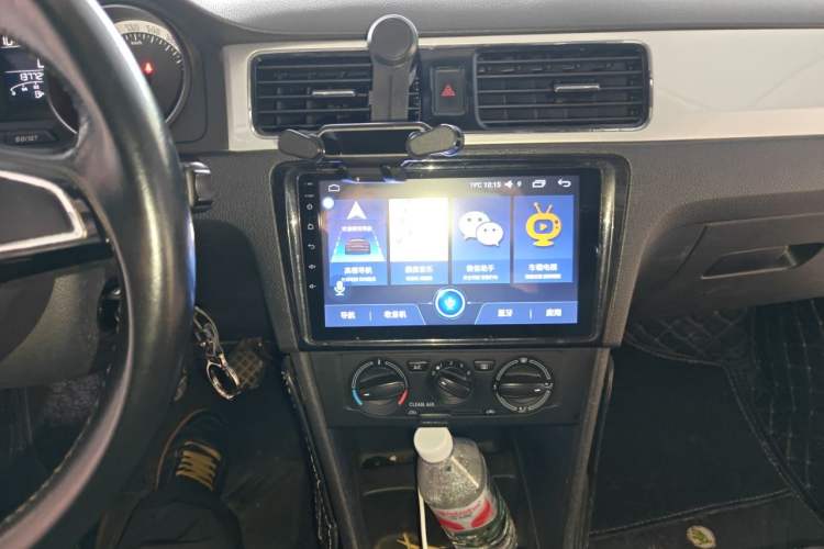 Used Skoda Rapid Spaceback 2018 1.6L Manual Comfort Edition Audio And AC Panel