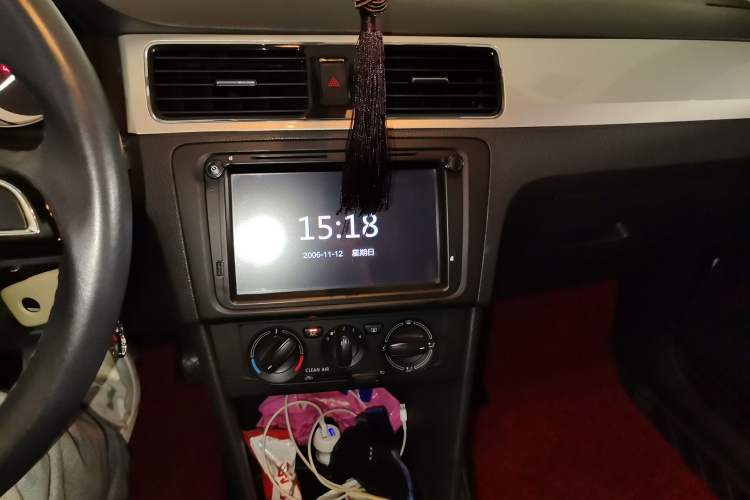 Used Skoda Rapid Spaceback 2018 1.6L Manual Comfort Edition Audio And AC Panel