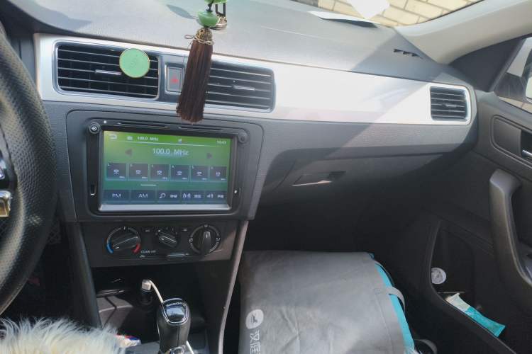 Used Skoda Rapid Spaceback 2018 1.6L Automatic Comfort Edition Audio And AC Panel