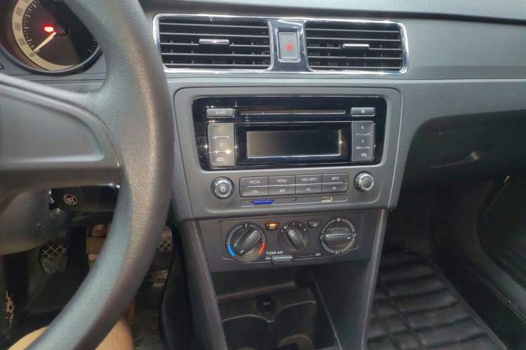 Used Skoda Rapid Spaceback 2018 1.4L Manual Standard Edition Audio And AC Panel