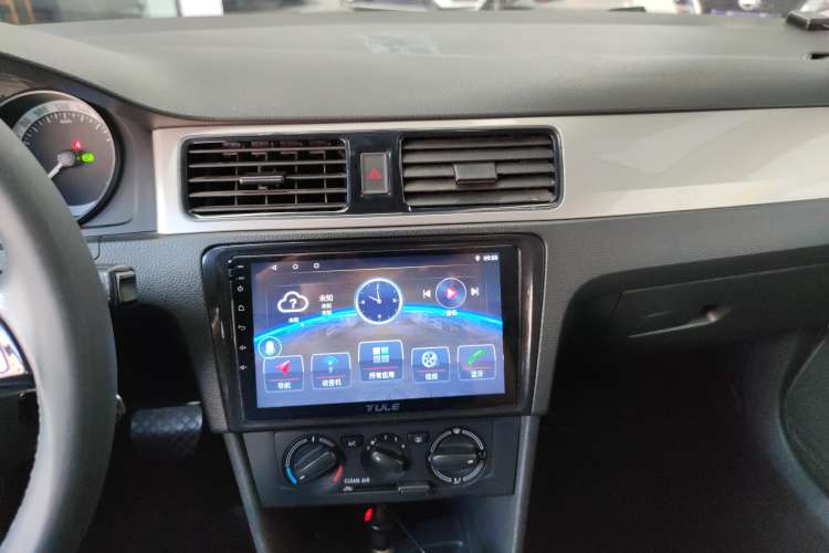 Used Skoda Rapid Spaceback 2018 1.6L Automatic Comfort Edition Audio And AC Panel