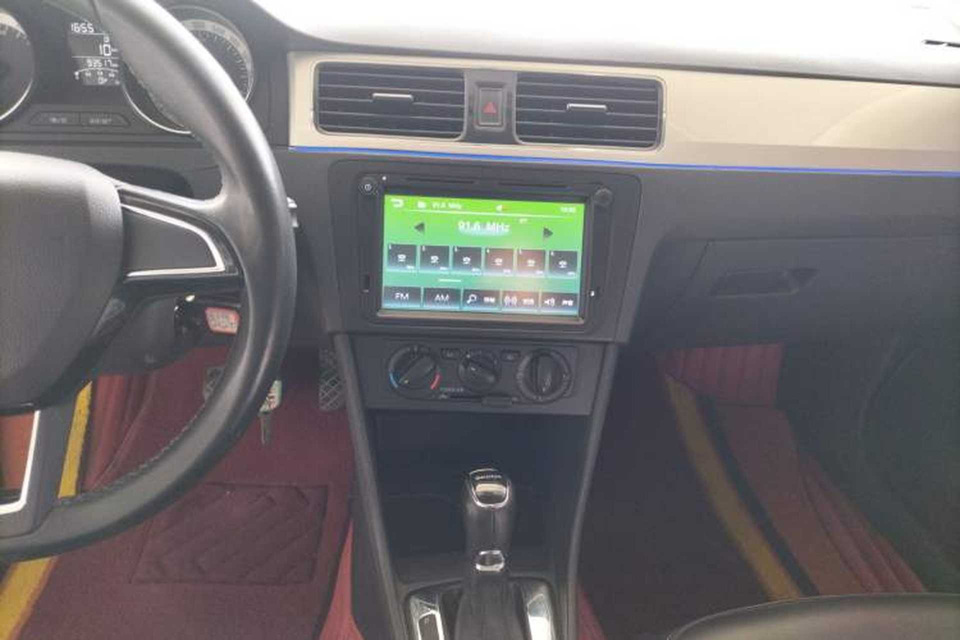 Used Skoda Rapid Spaceback 2018 1.6L Automatic Comfort Edition Audio And AC Panel