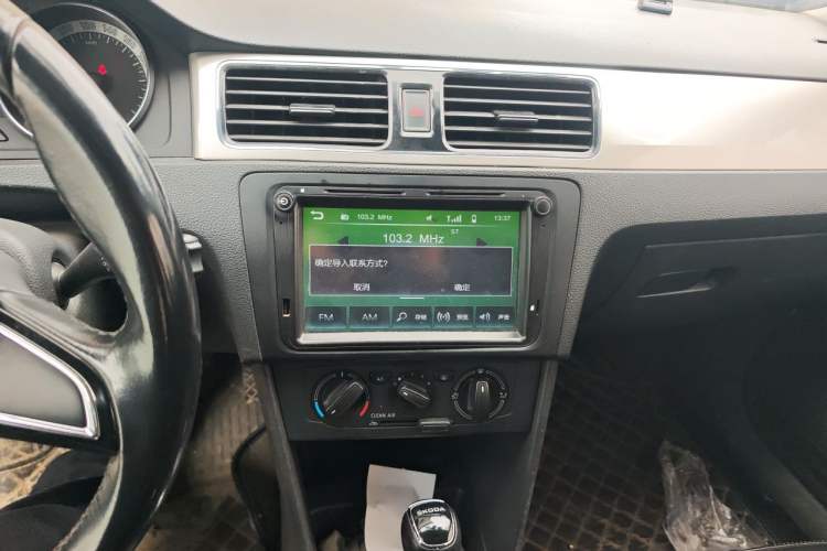 Used Skoda Rapid Spaceback 2018 1.6L Automatic Comfort Edition Audio And AC Panel
