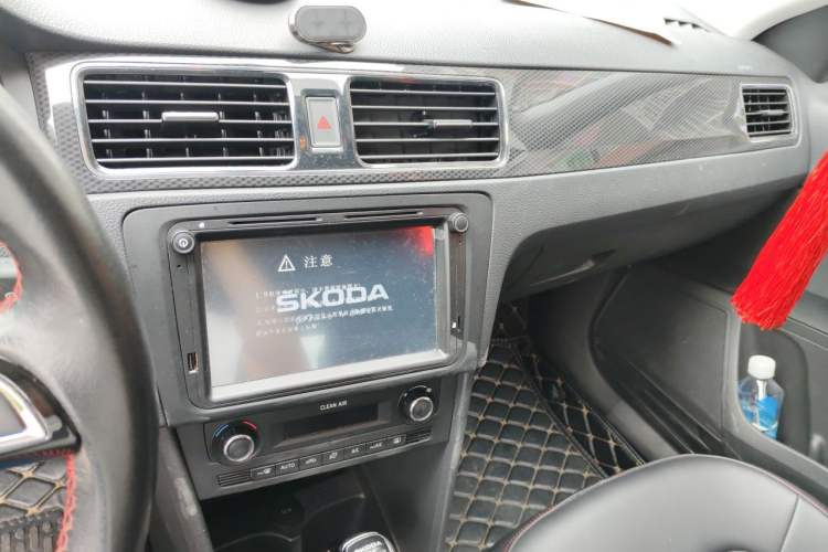 Used Skoda Rapid Spaceback 2018 1.6L Automatic Sport Edition Audio And AC Panel