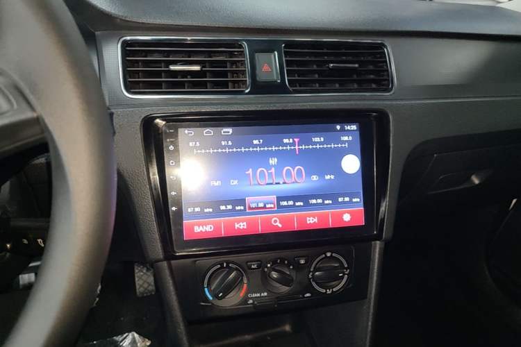 Used Skoda Rapid Spaceback 2018 1.4L Manual Standard Edition Audio And AC Panel