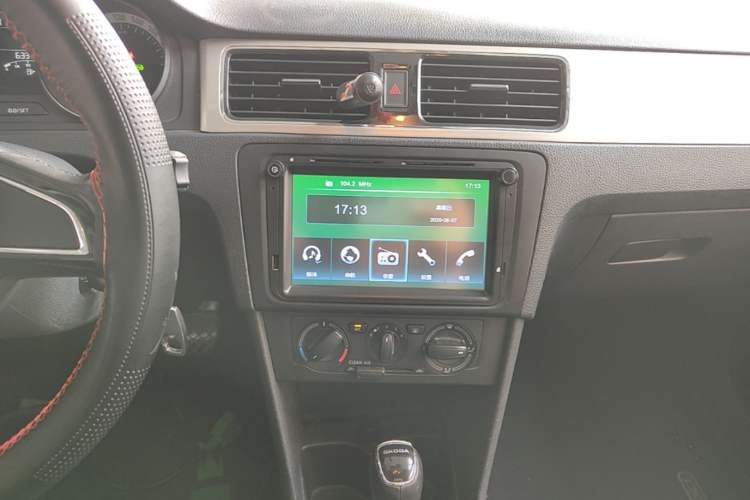 Used Skoda Rapid Spaceback 2018 1.6L Automatic Comfort Edition Audio And AC Panel