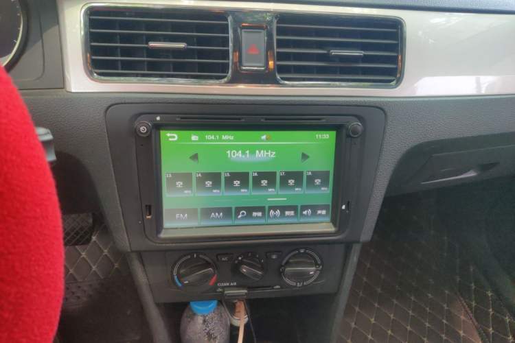 Used Skoda Rapid Spaceback 2018 1.6L Automatic Comfort Edition Audio And AC Panel