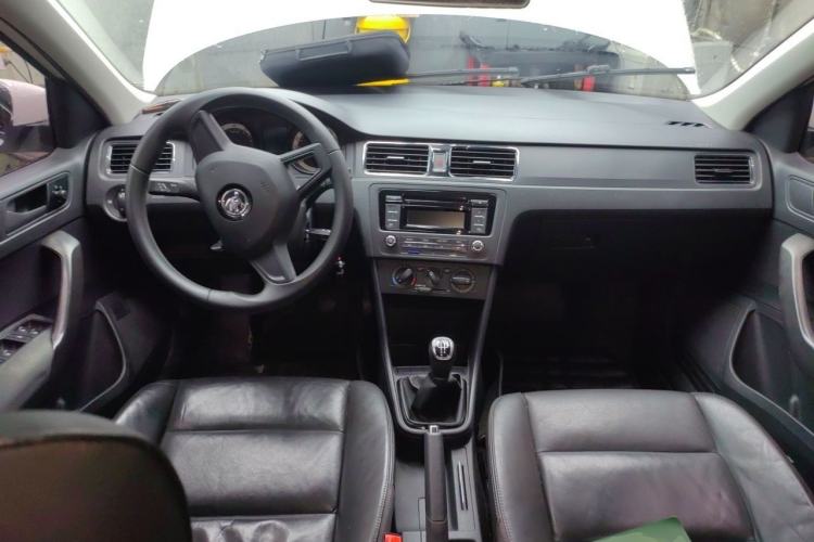 Used Skoda Rapid Spaceback 2018 1.4L Manual Standard Edition Center Console