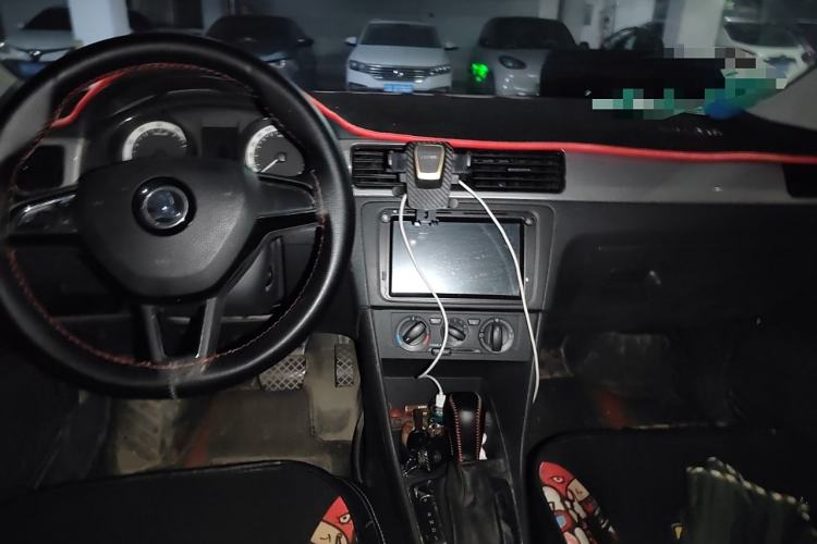 Used Skoda Rapid Spaceback 2018 1.6L Automatic Comfort Edition Center Console