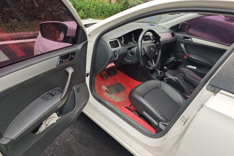 Used Skoda Rapid Spaceback 2018 1.6L Manual Comfort Edition Driver Seat