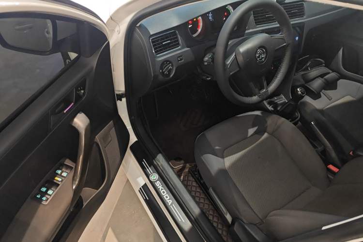 Used Skoda Rapid Spaceback 2018 1.4L Manual Standard Edition Driver Seat
