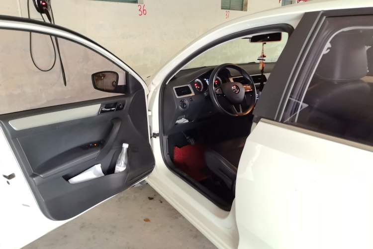 Used Skoda Rapid Spaceback 2018 1.6L Manual Comfort Edition Driver Seat