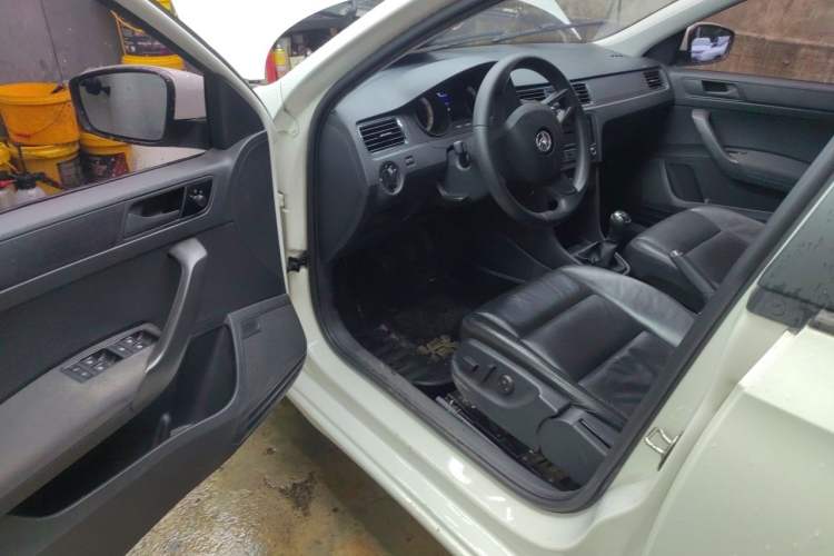 Used Skoda Rapid Spaceback 2018 1.4L Manual Standard Edition Driver Seat