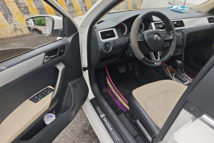 Used Skoda Rapid Spaceback 2018 1.6L Automatic Comfort Edition Driver Seat