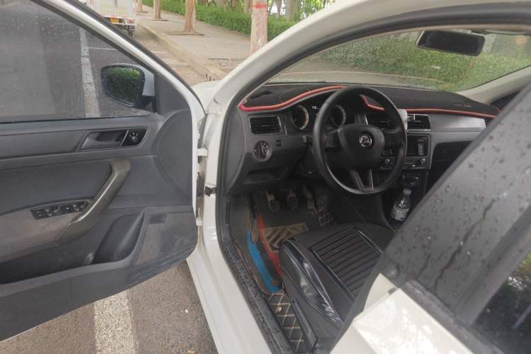 Used Skoda Rapid Spaceback 2018 1.6L Manual Standard Edition Driver Seat