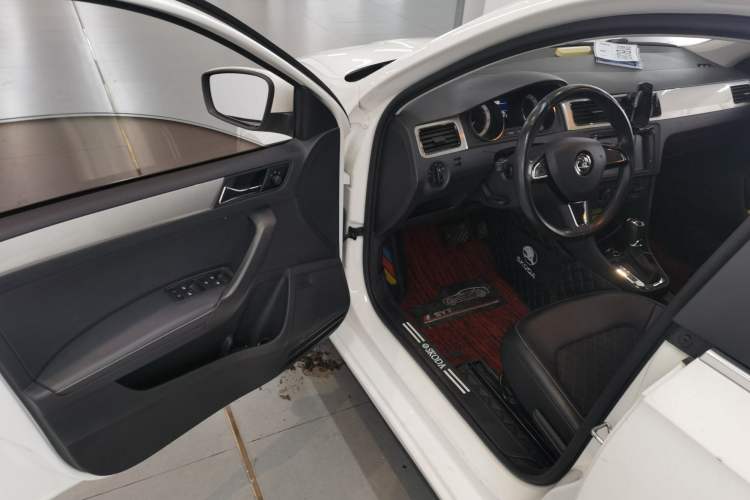 Used Skoda Rapid Spaceback 2018 1.6L Automatic Comfort Edition Driver Seat