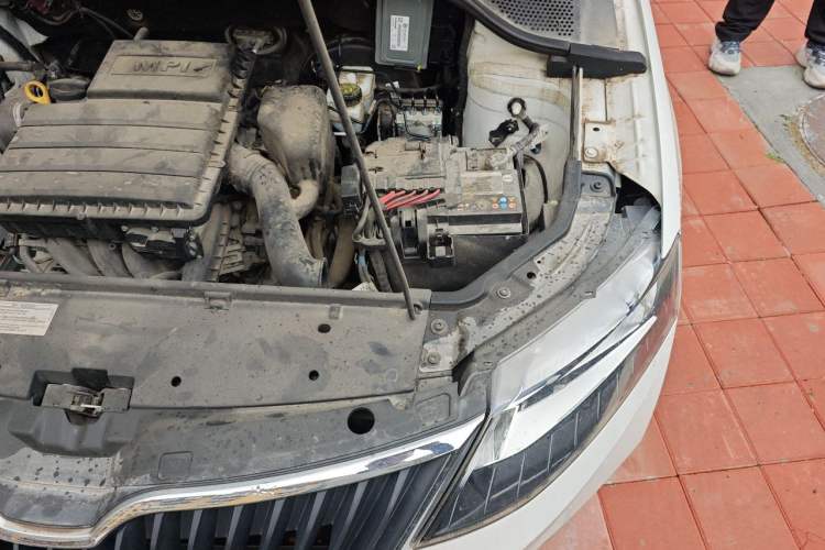 Used Skoda Rapid Spaceback 2018 1.6L Manual Comfort Edition Engine Bay Left