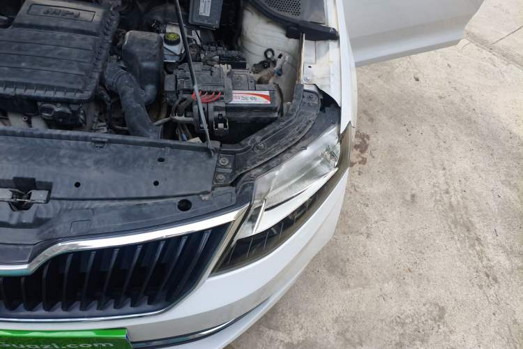 Used Skoda Rapid Spaceback 2018 1.6L Automatic Comfort Edition Engine Bay Left