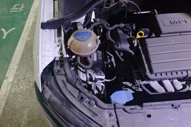 Used Skoda Rapid Spaceback 2018 1.6L Automatic Comfort Edition Engine Bay Right