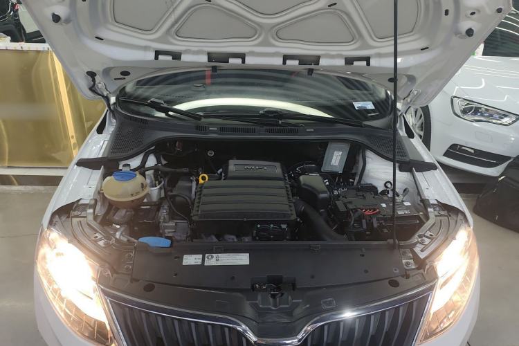 Used Skoda Rapid Spaceback 2018 1.6L Automatic Standard Edition Engine Bay