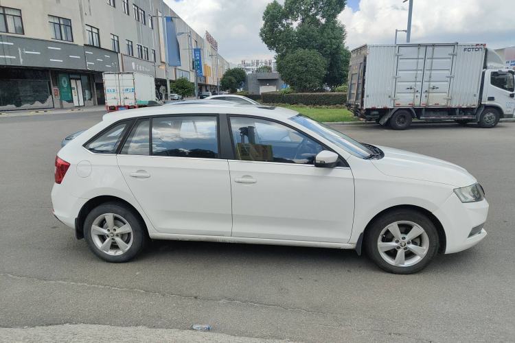 Used Skoda Rapid Spaceback 2018 1.6L Automatic Comfort Edition Exterior 2