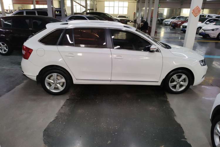 Used Skoda Rapid Spaceback 2018 1.6L Automatic Comfort Edition Exterior 2