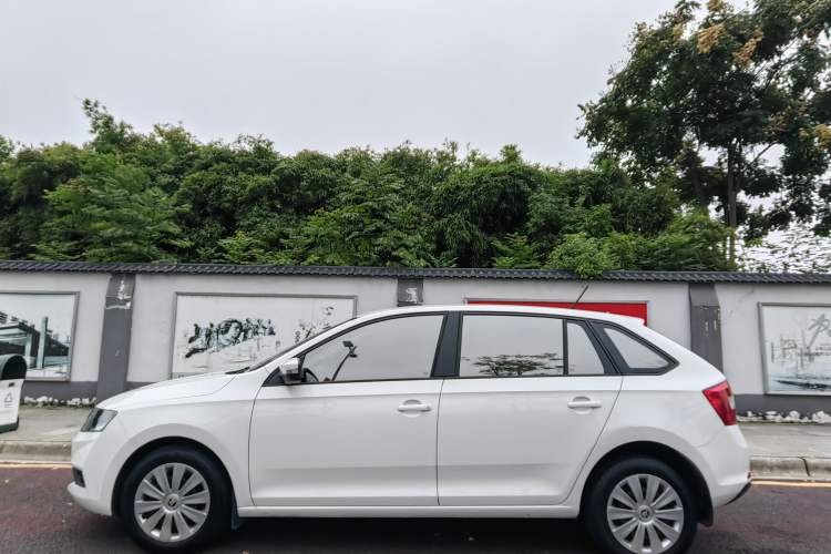 Used Skoda Rapid Spaceback 2018 1.6L Automatic Standard Edition Exterior 3