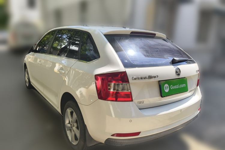 Used Skoda Rapid Spaceback 2018 1.6L Manual Comfort Edition Exterior 3