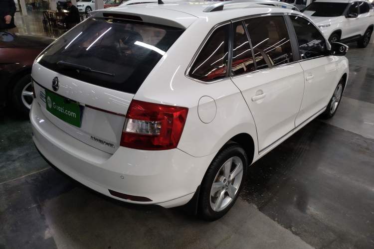 Used Skoda Rapid Spaceback 2018 1.6L Automatic Comfort Edition Exterior 3