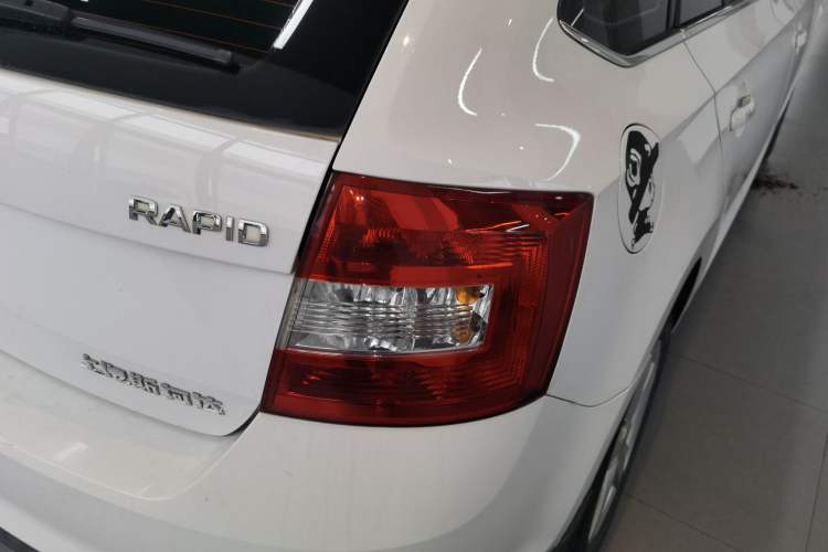Used Skoda Rapid Spaceback 2018 1.6L Automatic Comfort Edition Exterior 3