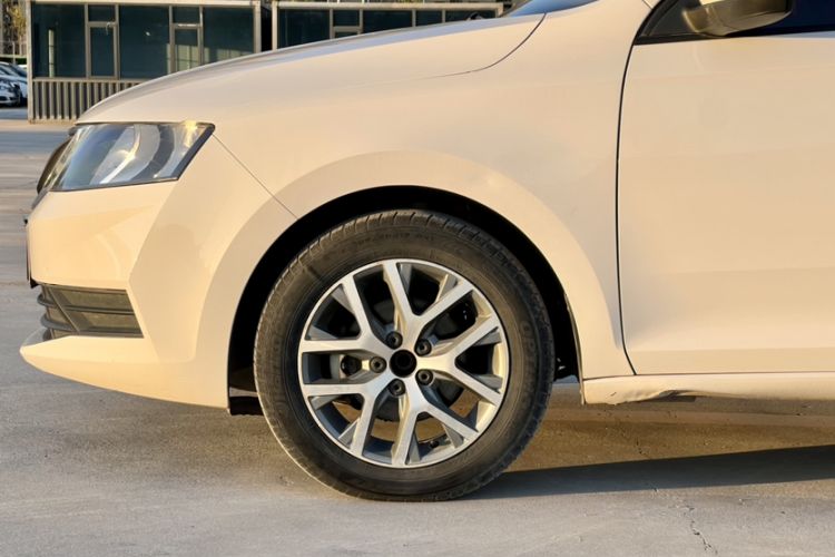 Used Skoda Rapid Spaceback 2018 1.6L Automatic Standard Edition Exterior 7