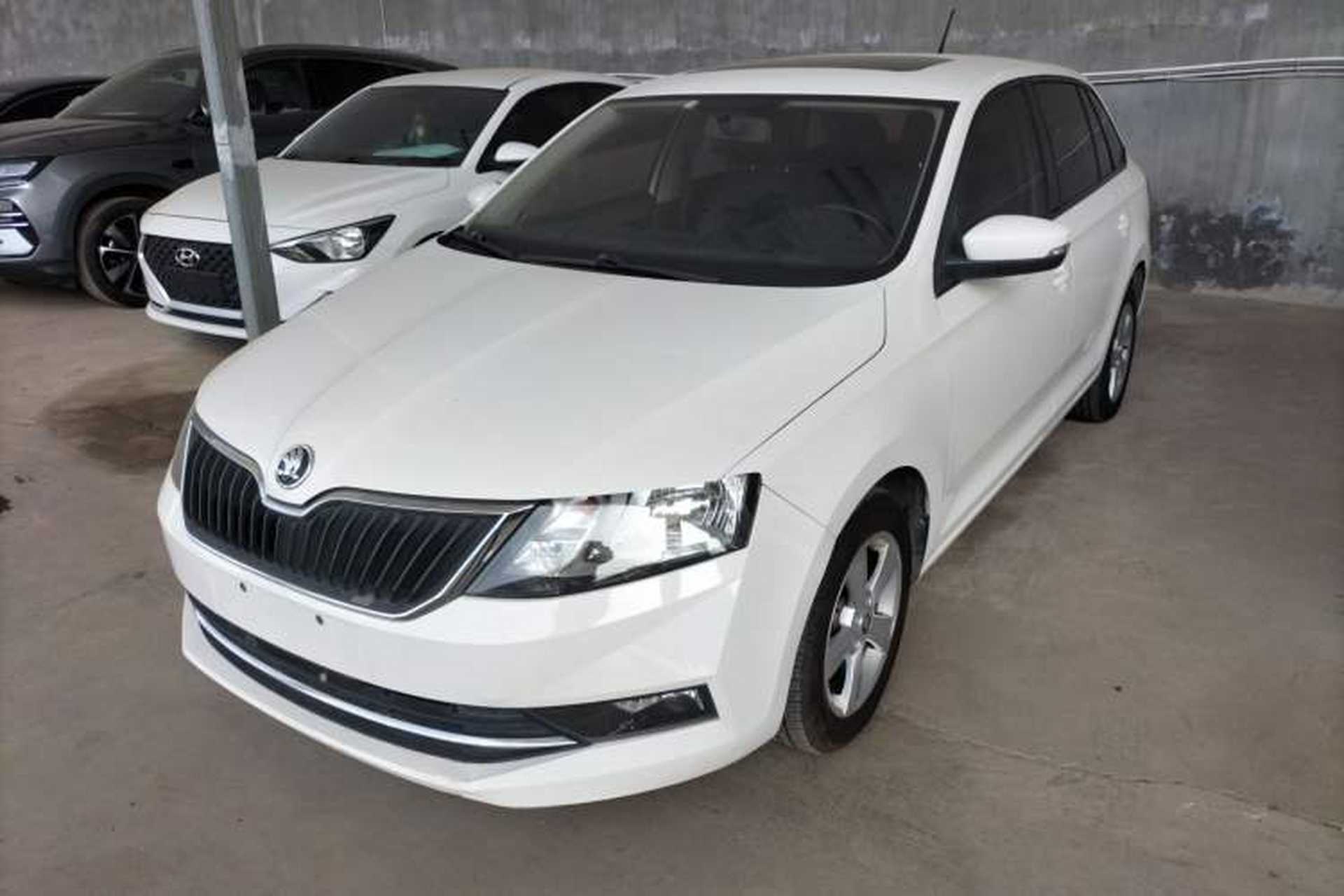 Used Skoda Rapid Spaceback 2018 1.6L Automatic Comfort Edition Front Left 45 Deg