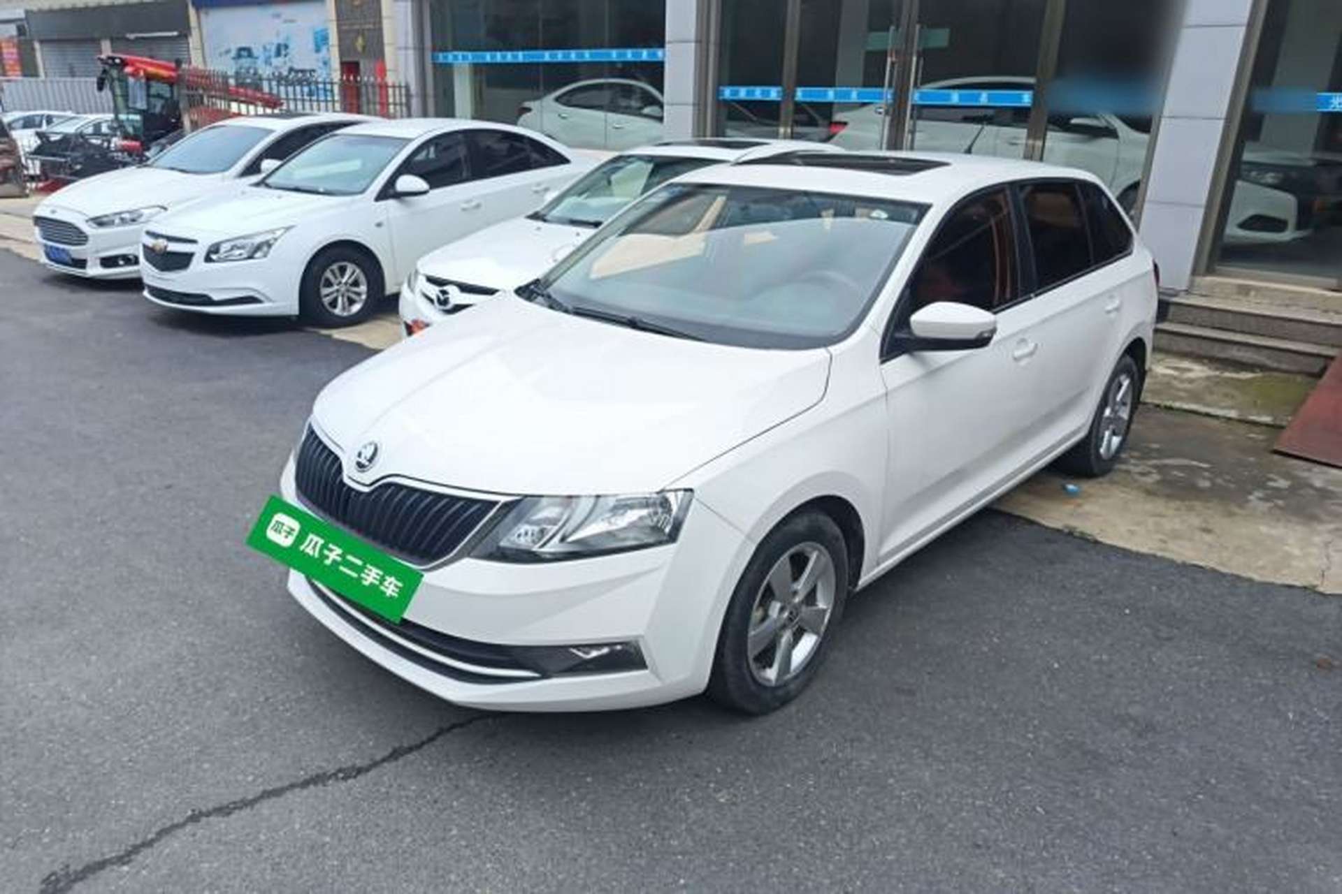 Used Skoda Rapid Spaceback 2018 1.6L Automatic Comfort Edition Front Left 45 Deg