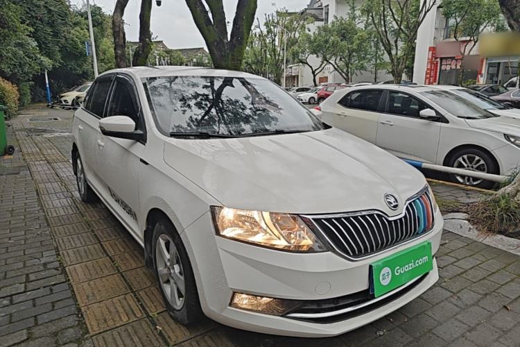 Used Skoda Rapid Spaceback 2018 1.6L Automatic Comfort Edition Front Right 45 Deg