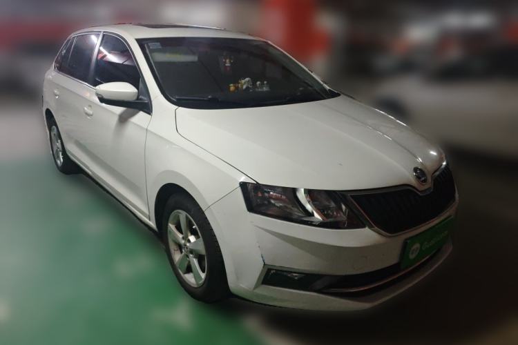 Used Skoda Rapid Spaceback 2018 1.6L Automatic Comfort Edition Front Right 45 Deg