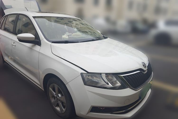 Used Skoda Rapid Spaceback 2018 1.6L Automatic Comfort Edition Front Right 45 Deg
