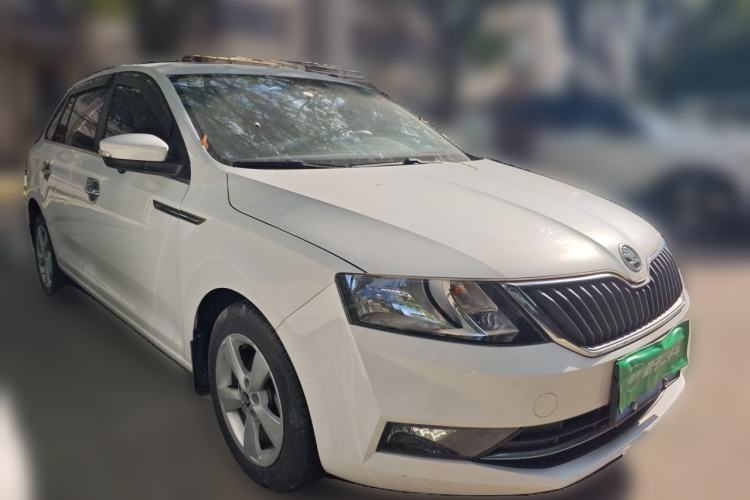 Used Skoda Rapid Spaceback 2018 1.6L Automatic Comfort Edition Front Right 45 Deg