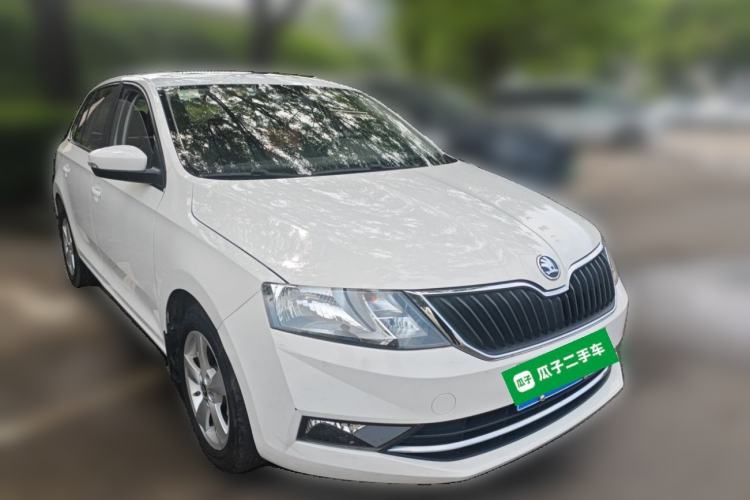 Used Skoda Rapid Spaceback 2018 1.6L Automatic Comfort Edition Front Right 45 Deg