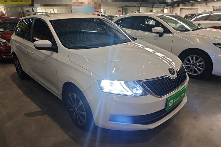 Used Skoda Rapid Spaceback 2018 1.4L Manual Standard Edition Front Right 45 Deg
