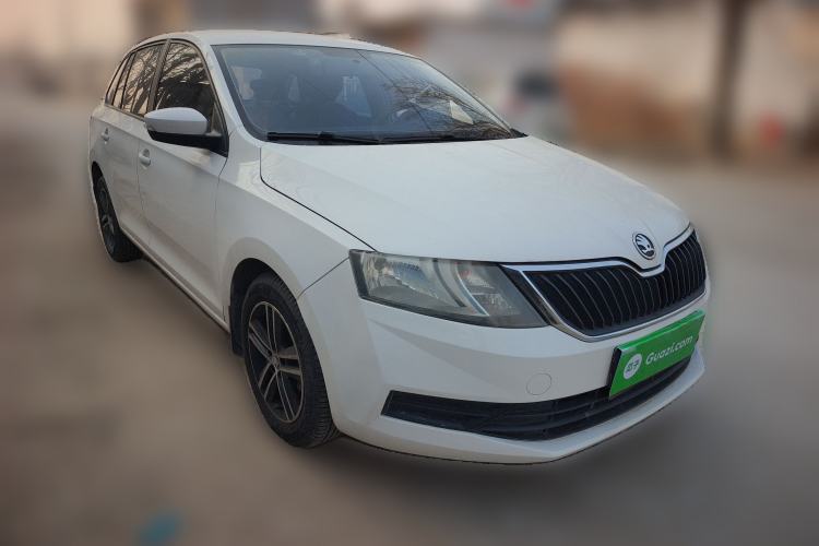 Used Skoda Rapid Spaceback 2018 1.6L Manual Standard Edition Front Right 45 Deg