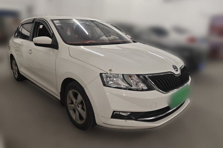 Used Skoda Rapid Spaceback 2018 1.6L Manual Comfort Edition Front Right 45 Deg