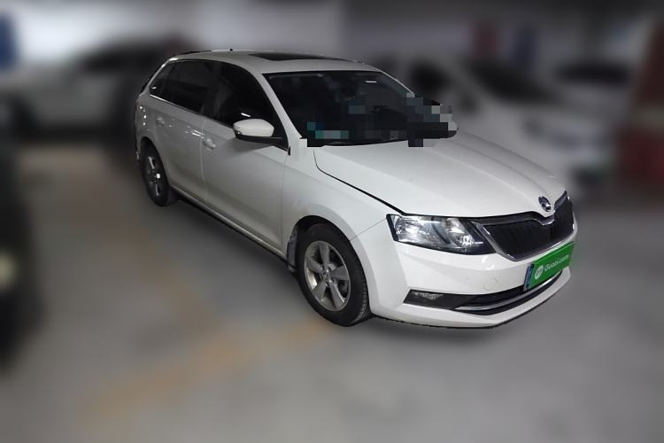 Used Skoda Rapid Spaceback 2018 1.6L Automatic Comfort Edition Front Right 45 Deg
