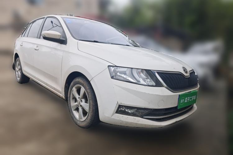 Used Skoda Rapid Spaceback 2018 1.6L Automatic Comfort Edition Front Right 45 Deg