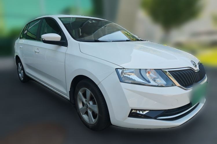 Used Skoda Rapid Spaceback 2018 1.6L Automatic Comfort Edition Front Right 45 Deg