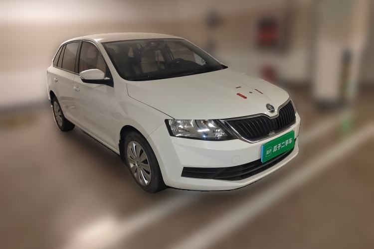 Used Skoda Rapid Spaceback 2018 1.6L Manual Standard Edition Front Right 45 Deg