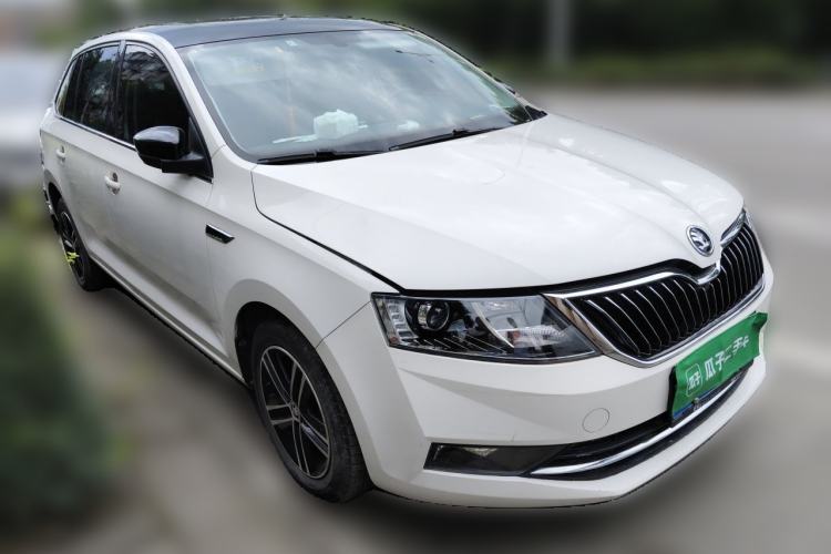 Used Skoda Rapid Spaceback 2018 1.6L Automatic Sport Edition Front Right 45 Deg