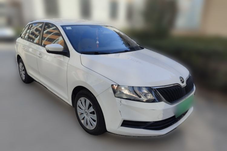 Used Skoda Rapid Spaceback 2018 1.4L Manual Standard Edition Front Right 45 Deg