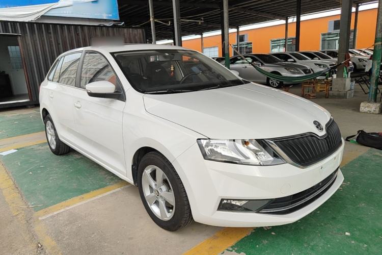 Used Skoda Rapid Spaceback 2018 1.6L Automatic Comfort Edition Front Right 45 Deg