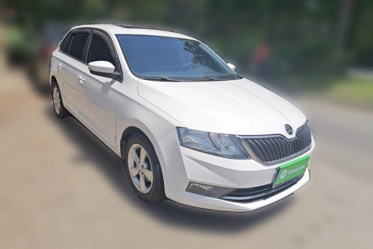 Used Skoda Rapid Spaceback 2018 1.6L Automatic Comfort Edition Front Right 45 Deg