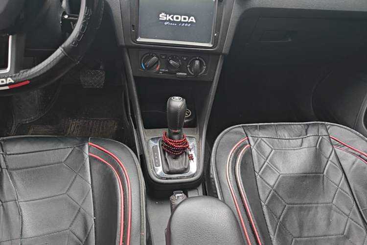 Used Skoda Rapid Spaceback 2018 1.6L Automatic Comfort Edition Gear Lever